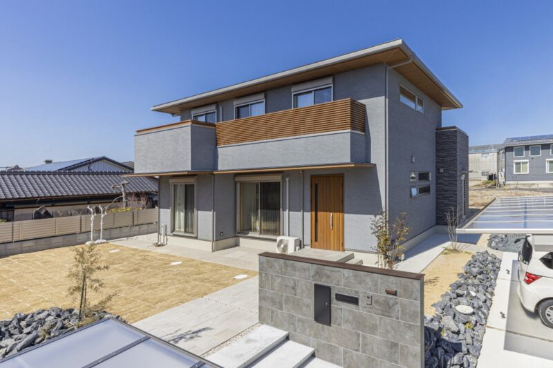 【注文住宅】自然素材をふんだんに取り入れた2世帯の住まい