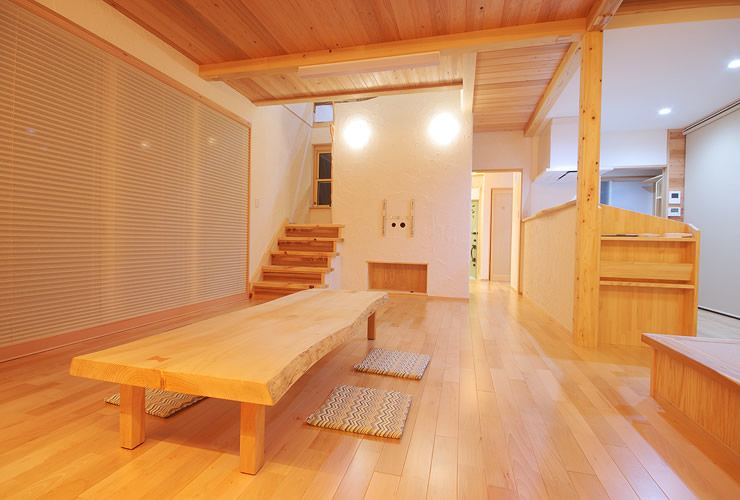 木をふんだんに使った自然素材の家